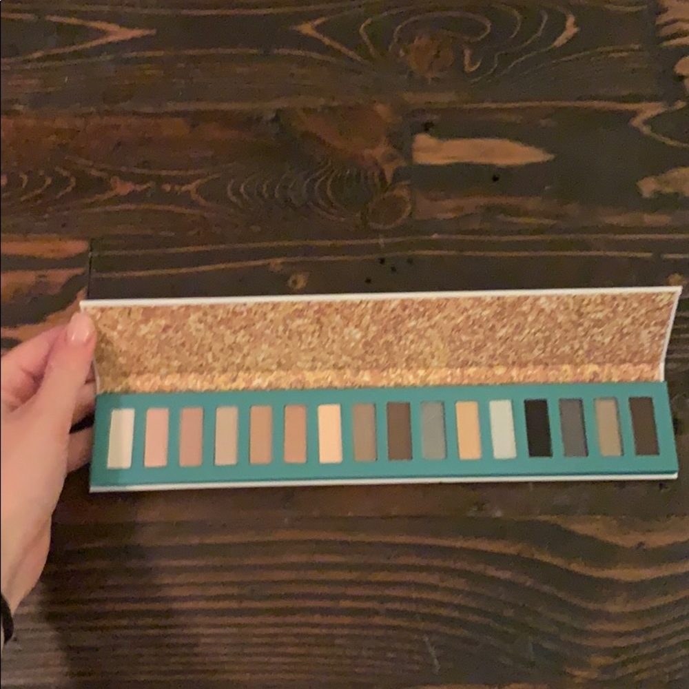 avon eye shadow pellet; NEVER BEEN USED BEFORE - Picture 4 of 4